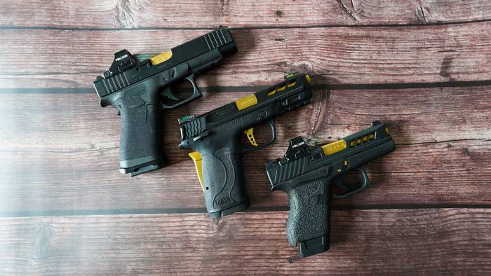M&P Shield EZ займає нішу між пістолетами Glock 43 та 48.