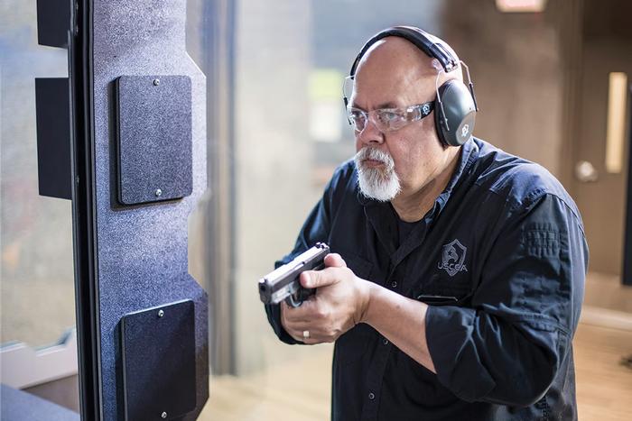 USCCA пропонує новий курс застосування пістолета для самозахисту, щоб допомогти власникам зброї отримати знання та навички для ефективної самооборони.