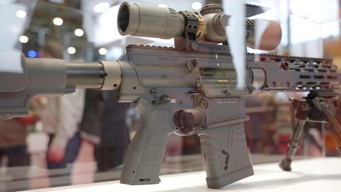 Снайперська гвинтівка G210 з оптичним прицілом від Schmidt & Bender