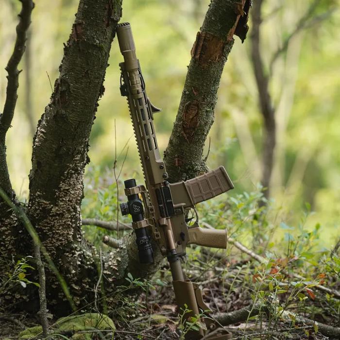 Фірмовий дульний пристрій HUXWRX Flash Hider-QD з нанопокриттям забезпечує сумісність з популярною серією глушників HUXWRX FLOW.