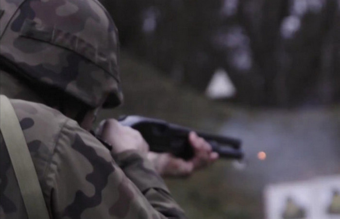 Польський військовий з рушницею Mossberg. Фото: Dowództwo Generalne