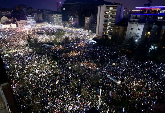 Getty Images Сотні тисяч людей вийшли на протест проти корупції у Сербії 