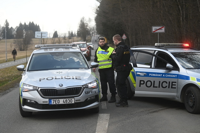  Перекрита дорога біля підприємства, де стався вибух. Чехія. 25 березня 2025 р. Фото: CTK/Vostárek Josef