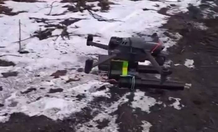 Mavic російських військових оснащений парою саморобних дробовиків. Стоп-кадр з відео @GrandpaRoy2