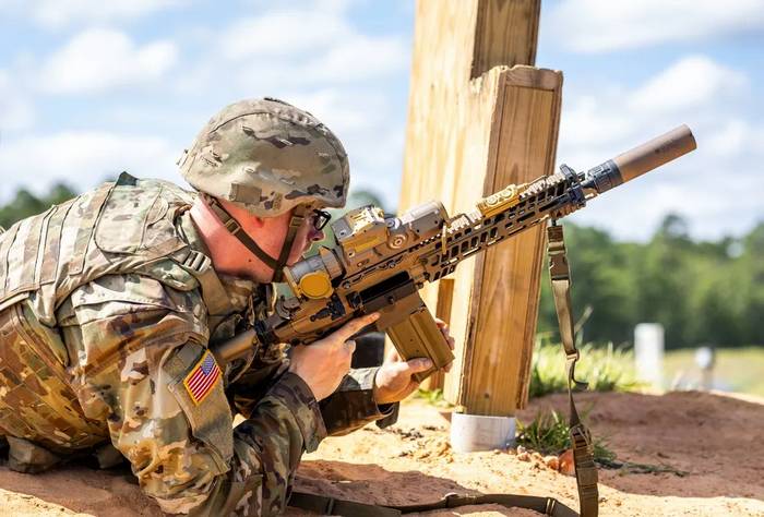 Боєць Армії США з SIG XM7. Фото: Армія США.