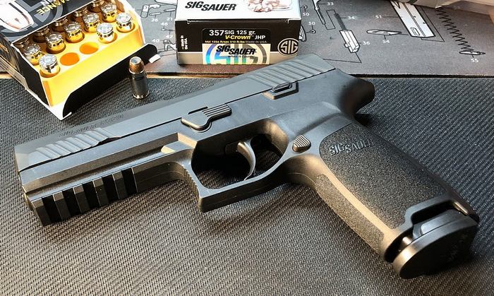 Пістолет P320