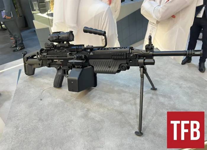 Caracal CLMG 556 на IDEX 2025.