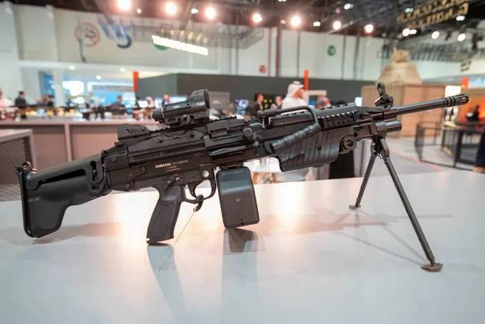 Caracal CLMG 556 на IDEX 2025.