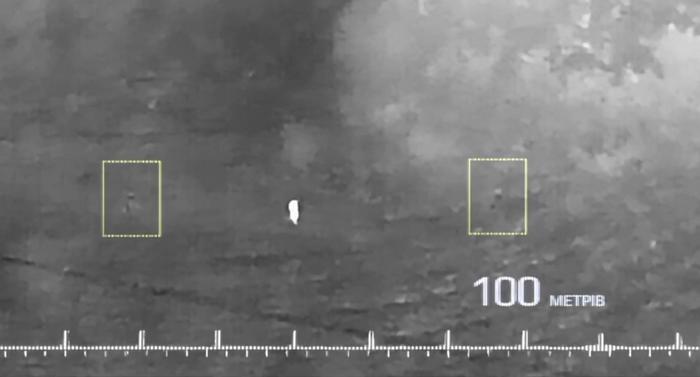 Бійці в антитепловізійних костюмах компанії STG Defence на відстані 100 метрів. Джерело: “Мілітарний”