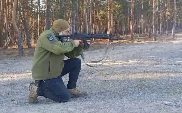 Іван Савельєв з гвинтівкою Beretta SC70/90. Джерело: Іван Савельєв