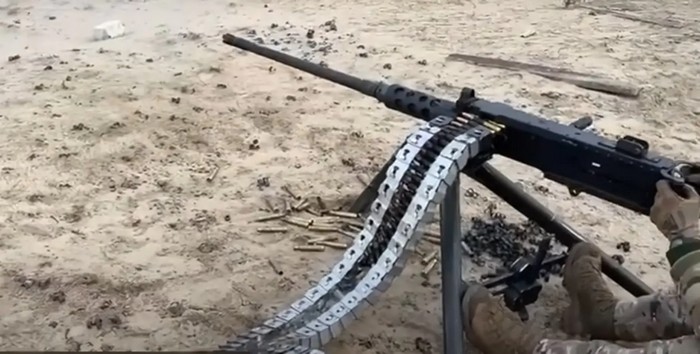 Кулемет M2 Browning із системою подачі боєприпасів 