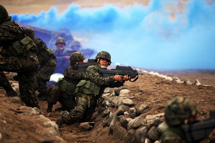 FN F2000 стоїть на озброєнні морської піхоти Перу