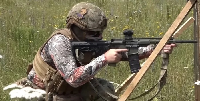 Українські військовослужбовці проходять підготовку з гвинтівками UAR-15 | Фото: Скрин відео 