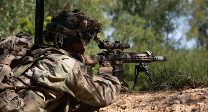 Боєць армії США зі снайперською гвинтівкою M110 SASS. Фото: US DoW