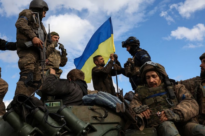 Вітаємо із Днем захисників та захисниць України!