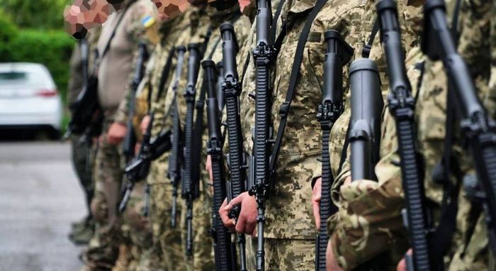 Бійці підрозділу “АЗОВ-Харків” з гвинтівками FN F2000 та FN SCAR. Травень 2022. Фото: Немічев Костянтин