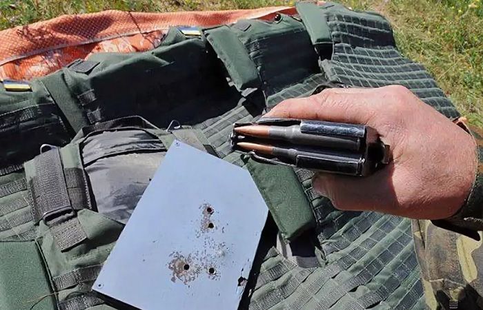 Бронежилет захистити повністю не може