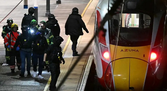 Поліція біля потяга в Гантінгдоні (графство Кембриджшир) (01.11.2025)