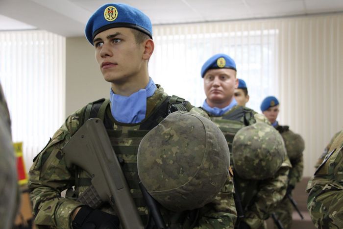 Молдовські миротворці з гвинтівками AUG. 24 листопада 2025 року. Фото: МО Молдови