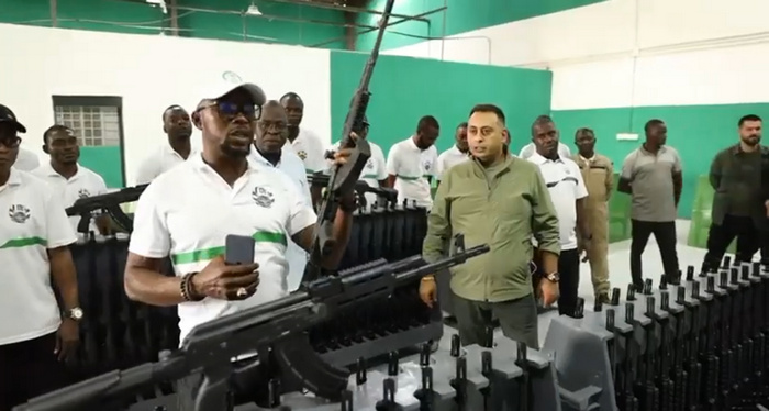 Головний виконавчий директор DICON–D7G Осман Ченнар під час презентації DG-103. Джерело: The Defense Post