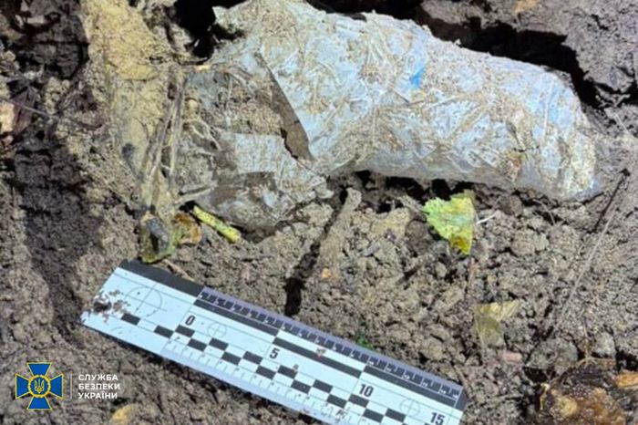 Виявлено схованку, де кілер сховав пістолет після вбивства у Львові Андрія Парубія. Фото СБУ