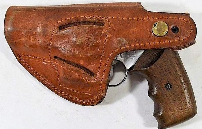 Револьвер швидко виходив з ладу