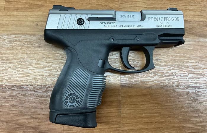  Пістолет у результаті зняли з виробництва