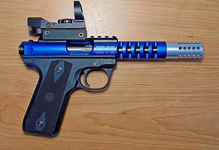 Одна з пізніх моделей – Ruger Mark III 22/45 Lite