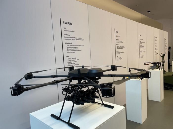 На виставці в Українському домі представили дрони українського виробництва  © Станіслав Корольков / RFI