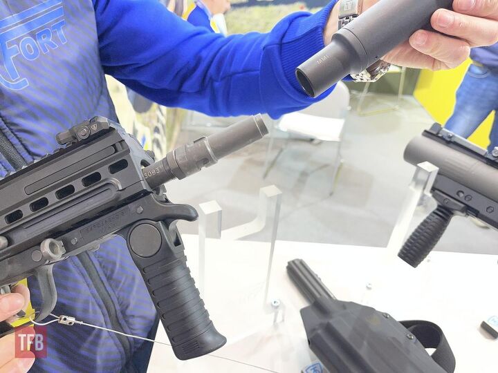 Пістолет-кулемет FORT-230