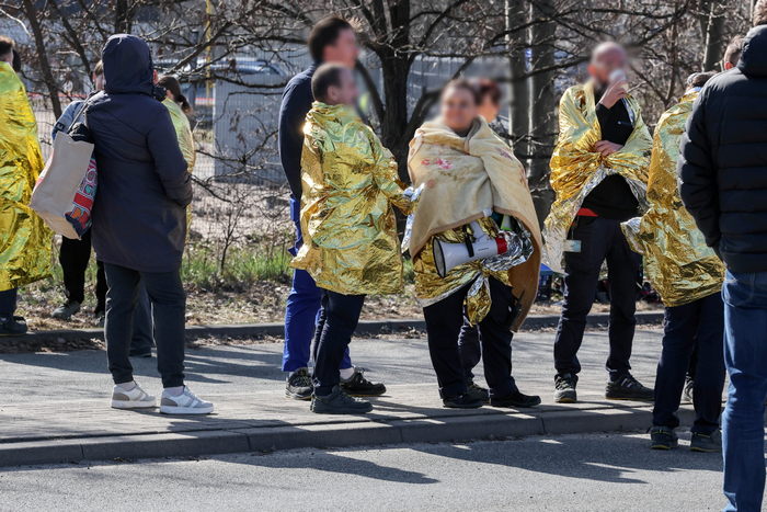 Із території підприємства оперативно евакуювали близько 400 осіб.