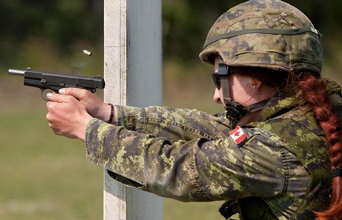 Browning Hi-Power тривалий час використовувався арміями