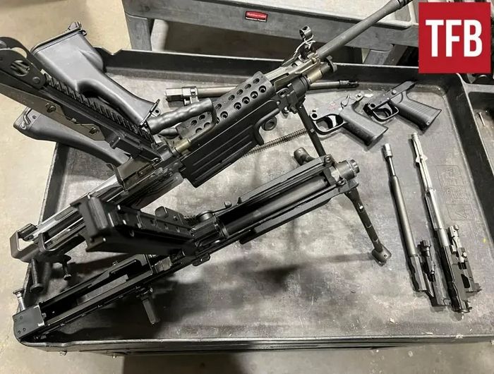 FN M249 поруч із HK MG43