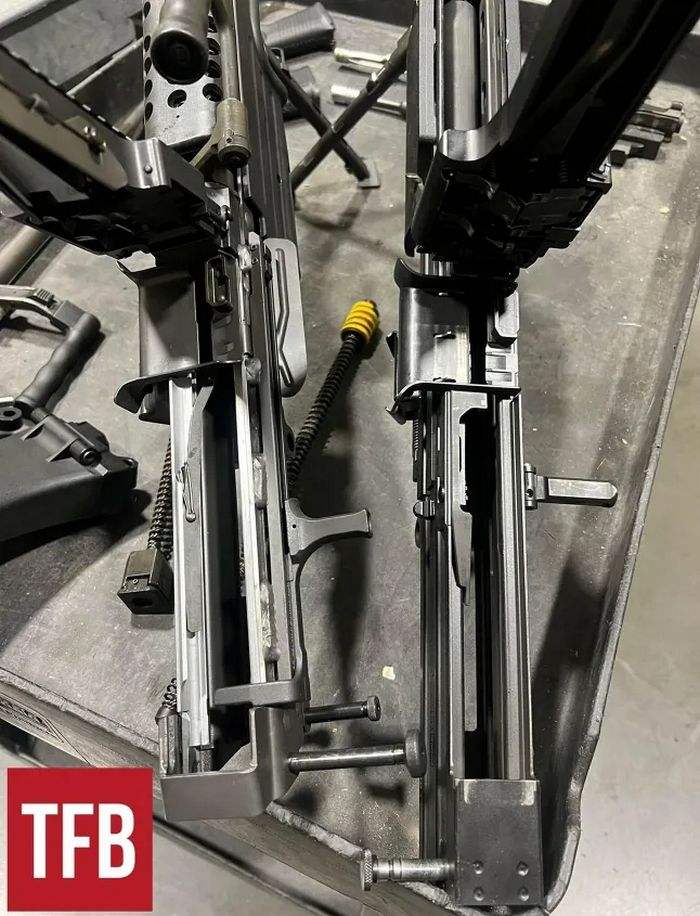 Вигляд зсередини ствольних коробків M249 та MG43