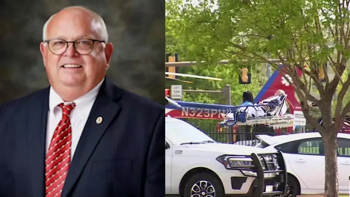 Директор Кірк Мур