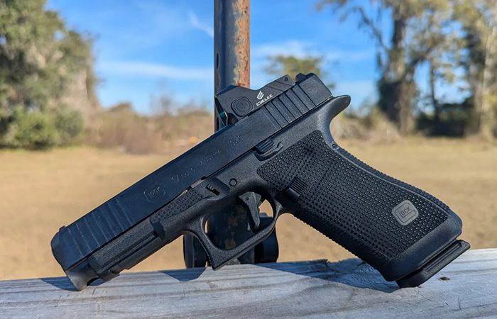 Glock 17 — перший пластиковий пістолет