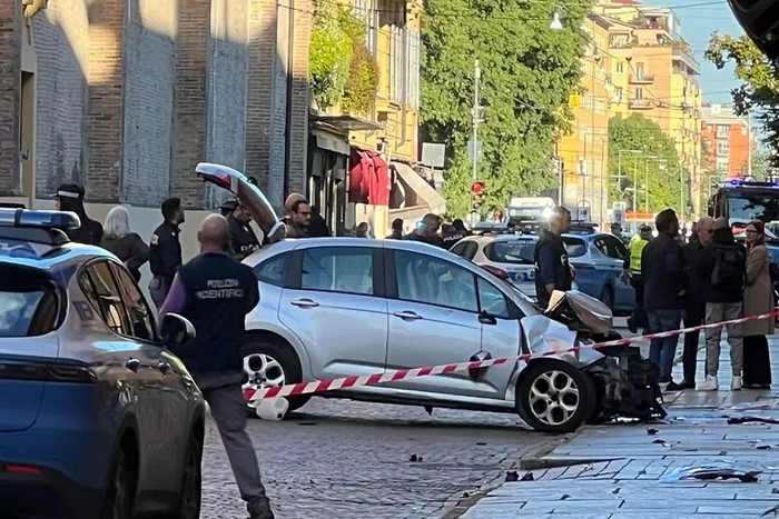 На півночі Італії автомобіль врізався в групу людей