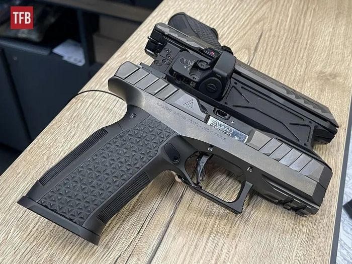 Laugo Arms Alien Remus Gemini Akimbo