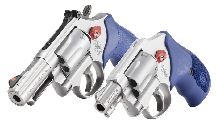Револьвери Smith & Wesson моделі 642 та моделі 66 America 250, випущені обмеженою серією