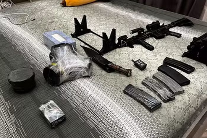Тайська поліція розслідує сховок військової зброї, знайдений у будинку китайця поблизу пляжного курорту Паттайя. (Фото: Facebook/ThaiPoliceOfficial)