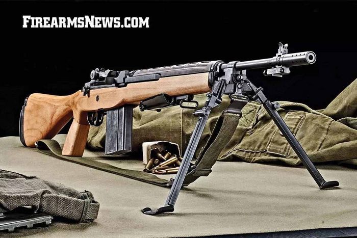 Справжня військова гвинтівка M14 стала б ідеальною основою для створення копії автоматичної гвинтівки M14E2/M14A1 Squad Auto, як показано на цьому знімку. (Фото: Майк Аншуц)