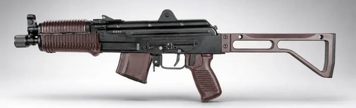 Модель SAM7K-28 пропонується з прикладом, пістолетною рукояткою та захисними накладками на ствольну коробку в декількох кольорах. Ця версія виконана у кольорі «Plum».