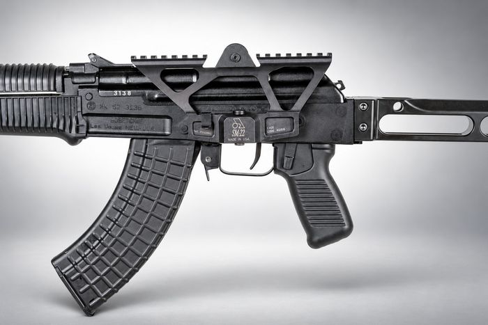 Кріплення для оптики SM-22 від компанії «Arsenal Inc.» дозволяє встановлювати на SAM7K-28 найрізноманітніші оптичні приціли.