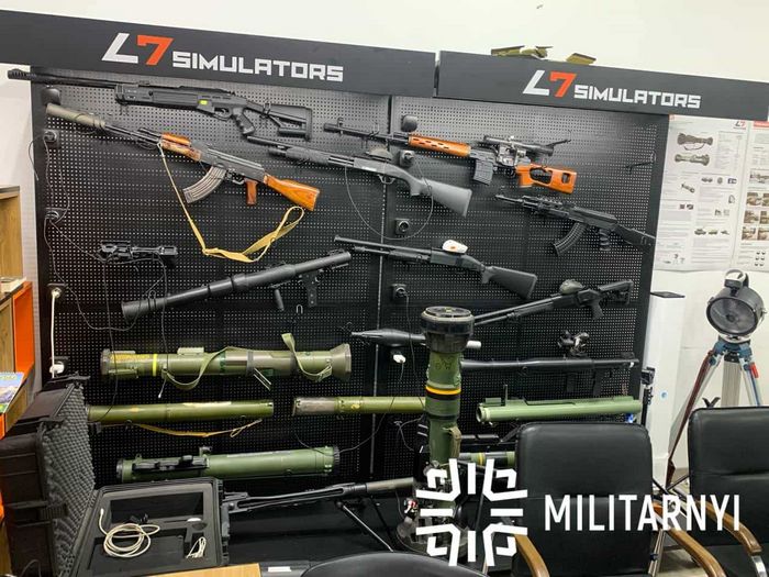  Макети зброї L7 Simulators. Липень 2026. Фото: Мілітарний